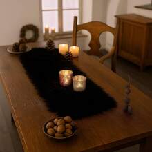 1pc Luxury White Faux Fur Table Runner - Elegant Polyester Blend Rectangular Tablecloth For Christmas, Valentine'S Day, Birthdays & Weddings | Soft Plush Texture, Perfect For Holiday Dining & Special Occasions, Holiday Table Setting | Luxurious Texture | Polyester Blend, Christmas Table Decorations, White Table Runner, Fur Table Runner White, Christmas Decoration Classy, Elegant White Christmas Table Runner, Long Dining Table Runner For Christmas, Autumn Table Runner, Living Room Table - 白色 - 查看 11