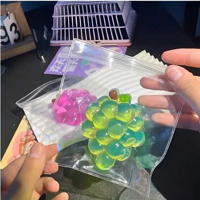 软绵绵的水果葡萄减压玩具，挤压舒缓压力，抗焦虑水果造型，弹性慢回弹，创意感官玩具