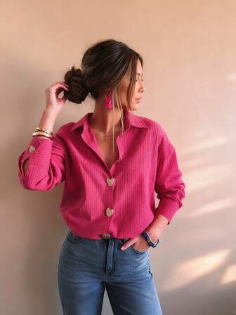 Camisa básica de talla grande con botones de corazón de metal a rayas rosa pálido, elegante y casual para uso diario, tops de salida para mujeres en otoño e invierno, ropa casual de negocios para mujeres