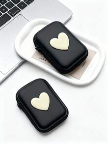 1个心形耳机收纳盒（带拉链）、数据线、包装盒、充电线、硬质收纳盒、抗压EVA收纳袋