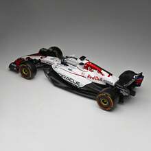 Burago Nuevo modelo a escala 1:43 del coche de carreras de Fórmula 1 Oracle Red Bull Racing RB21 #1 de Max Verstappen, hecho de aleación fundida a presión. Un regalo perfecto para Navidad, vacaciones y cumpleaños. - RB21 JP GP-#1 - Ver 5