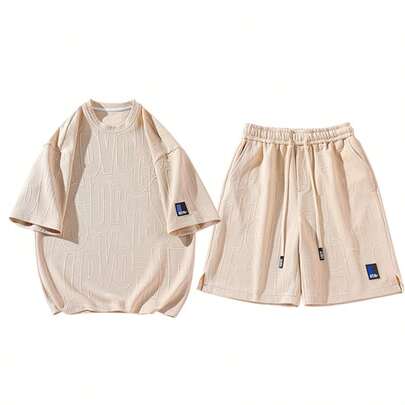 Blueprint Man 男士卡其色圆领加厚短袖短裤套装，3D字母压纹，透气吸汗，抗起球，防皱易打理，时尚休闲男士两件套，短袖短裤套装，适合日常休闲、朋友聚会等场合，尽显老钱风范。