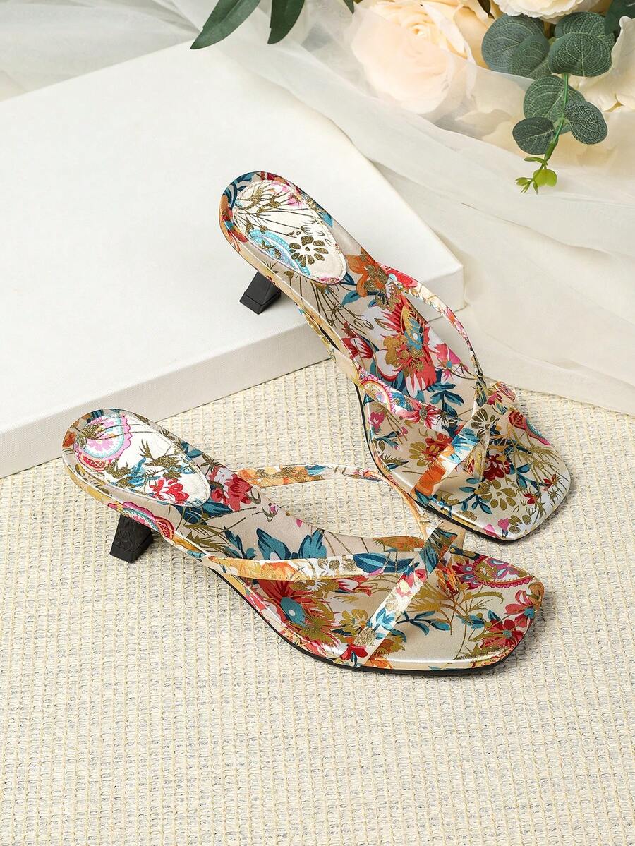 Giày sandal cao gót nữ kiểu Pháp với họa tiết da báo mới, gợi cảm và đa năng.