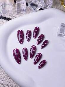 10片手工杏仁形假指甲 - 粉色波点设计。这款优雅浪漫的极简美甲贴片采用粉色和米色波点图案，散发着精致、性感而低调的奢华气息。适合日常佩戴、约会、音乐会和半正式商务场合，是送给女性和女孩的绝佳礼物。美甲用品 手工按压式假指甲 - 彩色 - 查看 3