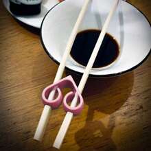 2 szt. pałeczek pomocniczych, łatwe w jedzeniu japońskie sztućce i japońskie sushi - przenośne akcesorium szkoleniowe dla początkujących, trener pałeczek - Wielokolorowe - Zobacz 4