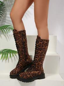 متعدد الألوان