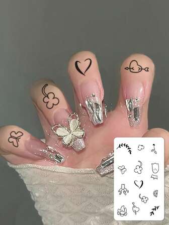 1 张清新时尚的小图案心形四叶草临时纹身贴纸，专为女孩设计，非常适合 K-Pop 粉丝和派对使用。