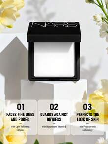 Nars 晶透光感定妆粉，1.8克/0.06盎司 | 透明定妆粉，打造柔滑哑光妆效 | 光感配方，赋予肌肤自然光泽 | 持久控油，防止泛油光 | 丝滑易推开的质地，打造无瑕喷枪妆容 - Mini Crystal Translucent - 查看 3