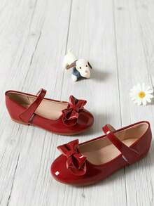 Giày bệt Mary Jane cho trẻ em, có nơ trang trí, dây buộc điều chỉnh được, thoải mái và đa năng, phù hợp cho đi học hàng ngày, các hoạt động ngoài trời thường ngày và các bữa tiệc ngày lễ. - Màu Đỏ Sâu - Xem 16