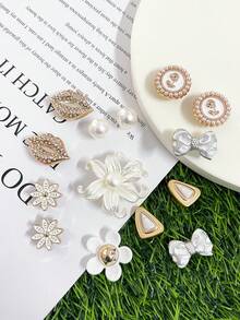 15pcs Fashion Shoe Flower Accessories, 6-Petal Flower Shoe Decor, Faux Pearl Shoe Chain, DIY Shoe Buckles, For Clogs, Sandals Decoration, Holiday Gift - White+Gold - View 6