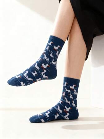 1 Pair Blue Cute Goose Pattern Knitted Mid-Calf Socks, Soft And Comfortable For Daily And Holiday Wear, Unisex