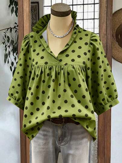女士休闲舒适橄榄绿上衣，饰有黑色波点图案，适合春夏穿着