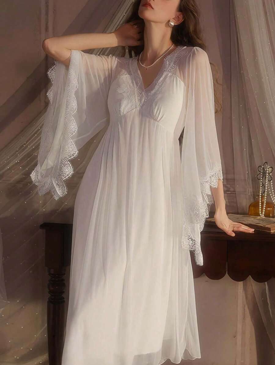 Sexy Women's Pajamas, Deep V-Neck With Padded Bra, Long Lace Nightgown. - 白色 - 查看 1