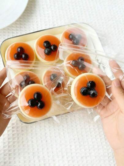 1个蛋糕慢回弹软萌玩具，面包造型，超柔软慢回弹蛋糕造型，可作压力球、指尖玩具（随机配件），成人减压玩具，挤压球，缓解焦虑的成人软萌玩具，指尖感官玩具（适合14岁以上人群）