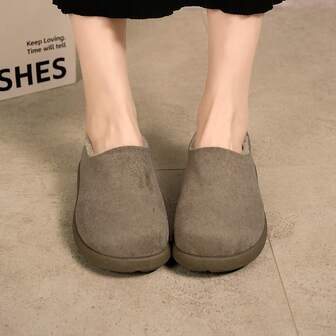 Zapatos casuales nuevos para mujer, zapatos cómodos y cálidos para el hogar, zapatos de lujo de felpa elegantes tipo patata para invierno, diseño clásico, versátiles y de moda
