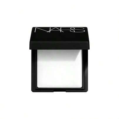  Nars 光感定妆粉饼（水晶透明色）1.8克/0.06盎司 | 透明定妆粉，打造柔滑哑光妆效 | 光感配方，赋予肌肤自然光泽 | 持久控油，防止泛油光 | 丝滑易推开的质地，打造无瑕的喷枪妆容
