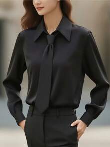 Áo sơ mi dài tay màu trơn dành cho nữ này có thiết kế cổ áo gọn gàng, tạo nên hình ảnh chuyên nghiệp và năng động. Chất liệu vải thân thiện với da và thoải mái, với những chi tiết trang nhã. Màu đen mùa xuân - màu đen - Xem 2