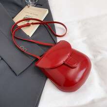 Cet élégant sac bandoulière monobloc est doté d'une bandoulière réglable, d'une fermeture magnétique, d'une doublure en polyester et de compartiments élégants pour téléphone et cartes, ce qui le rend adapté aussi bien à un usage quotidien qu'aux voyages. - Rouge - Voir 5