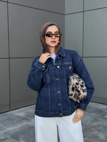 DAZY 女款落肩長袖口袋寬鬆休閒牛仔外套，春秋季女裝，端莊時尚校園風 - 深色水洗藍 - 查看 2