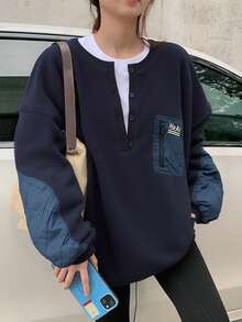DAZY 女士字母印花口袋装饰圆领长袖宽松卫衣，长袖上衣，保暖内衬 - 藏蓝色 - 查看 5