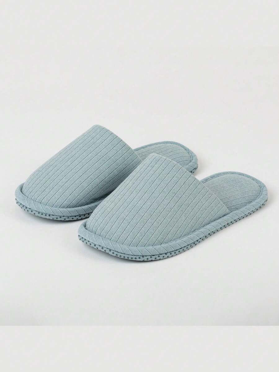 Tramas+ Pantofole a costine raya ancha índigo con diseño simple y suela amortiguada, hechas en EVA para una mayor ligereza y flexibilidad, suaves al tacto para máximo confort. Disponibles en varias tallas, ideales para quienes buscan comodidad y estilo en el hogar. - INDIGO - Ver 1