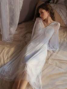 Sexy Women's Pajamas, Deep V-Neck With Padded Bra, Long Lace Nightgown. - 白色 - 查看 4