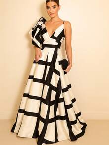 Elegant One-Shoulder Bow Detail Geometric Print Maxi Dress - White - View 2