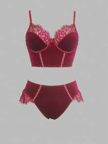 Conjunto de 2 peças: Top de sutiã com aro e detalhes em renda e veludo + Calcinha triangular com detalhes em renda, minimalista e elegante. - Borgonha - Ver 5