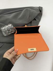 Bolso de hombro mini con estampado en relieve de unicolor PU, bolso cruzado de transporte urbano, bolso cuadrado pequeño minimalista de mujer con cadena - Naranja - Ver 9