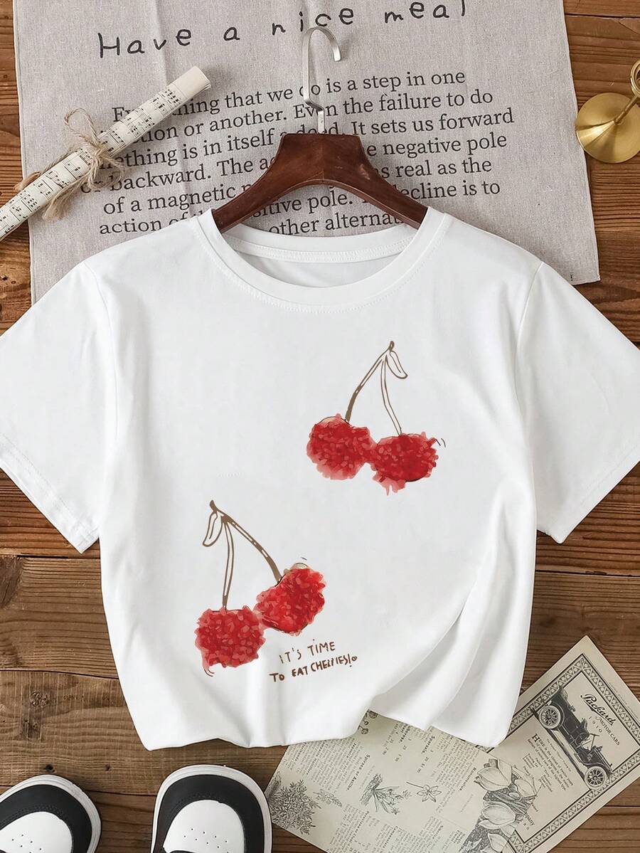 Kirschprint & Text Grafik Weißes Kurzarm T-Shirt, geeignet für den Tag der Toten, Schulanfang, beliebt im Sommer & Herbst
