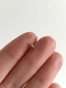 EleRunis 1 قطعة أقراط مطرزة من الفضة الإسترليني عيار 925 بتصميم غير متماثل لنجمة البحر والسمكة الذهبية، مناسبة للارتداء اليومي، الزفاف، الحفلات، الخطوبة، الأعياد، عيد الحب وغيرها من المناسبات