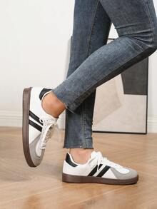 Zapatos casuales de suela blanda con estilo retro para hombres, zapatillas deportivas ligeras con cordones y puntera redonda para mujeres, adecuadas para usar en todas las estaciones - Blanco - Ver 2