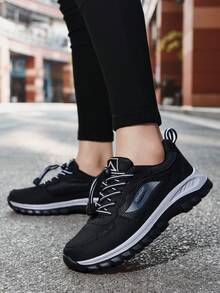 女士步行鞋，夏季网面透气黑色户外运动徒步鞋，轻便舒适跑步鞋，一脚蹬