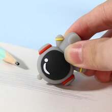 Um Apagador Macio de PVC no Formato de Astronauta de Alta Qualidade Sem Resíduos, Perfeito como Presente de Papelaria Estudantil para Escrita. - Multicolorido - Visão 3