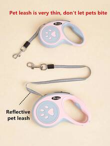 Guia retrátil para animais de estimação, feita de nylon durável com controle de um botão para gerenciar o cão. Guia em formato de osso, ideal para passeios ao ar livre e viagens com animais de estimação de pequeno e médio porte. Design com estampa de pata. Guia para raças pequenas. - Multicolorido - Ver 4