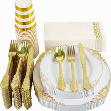 Zestaw obiadowy 125/50/25/12 elementów z białą podstawą i tłoczonym złotym rantem, zawiera talerzyki deserowe 7,5"/talerze obiadowe 10,25", złote sztućce, odpowiedni na wesele, wieczór panieński, zaręczyny, rocznicę, wieczór panieński, urodziny, ukończenie szkoły, spotkanie rodzinne, świąteczne przyjęcie firmowe. Dodaje eleganckiego i wyrafinowanego akcentu do Twojego przyjęcia lub kolacji.