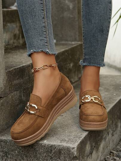 1 Pair Women's Slip-On Loafers, Thick Sole Retro Casual Shoes, Solid Color With Metal Buckle, Suitable For Home Wear, Spring/Autumn