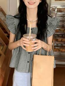 2025春夏时尚日常休闲通勤可爱风单排扣荷叶边格子女式衬衫，适合日常穿着、圣诞节、新年等场合。