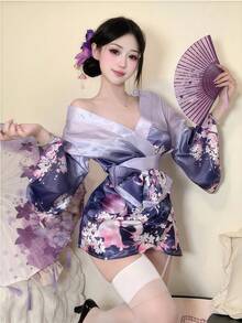 一套日式樱花女仆性感优雅和服套装，适合节日、派对、表演、拍照等场合，包含连衣裙和腰带。