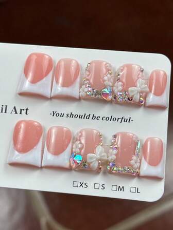 10 st exklusiva rosa tjej-stil, handmålade snidade, tredimensionell rosett, glittrande diamantlugg handgjorda naglar med franska spetsar, nagellappar lämpliga för vårutflykter, besök på nöjesparker och parker, pardejter och alla hjärtans dag