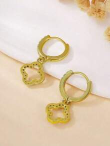 四叶之梦，镀金水钻编织而成：镶满钻石的空心花朵吊坠耳环 | 2026 新品 | 畅销款 | 女士热门耳环：暖色调的金色圆环，包裹着星形小水钻，精心打造出柔美的轮廓，轻盈地拂过耳畔。 - 四葉草 - 查看 5