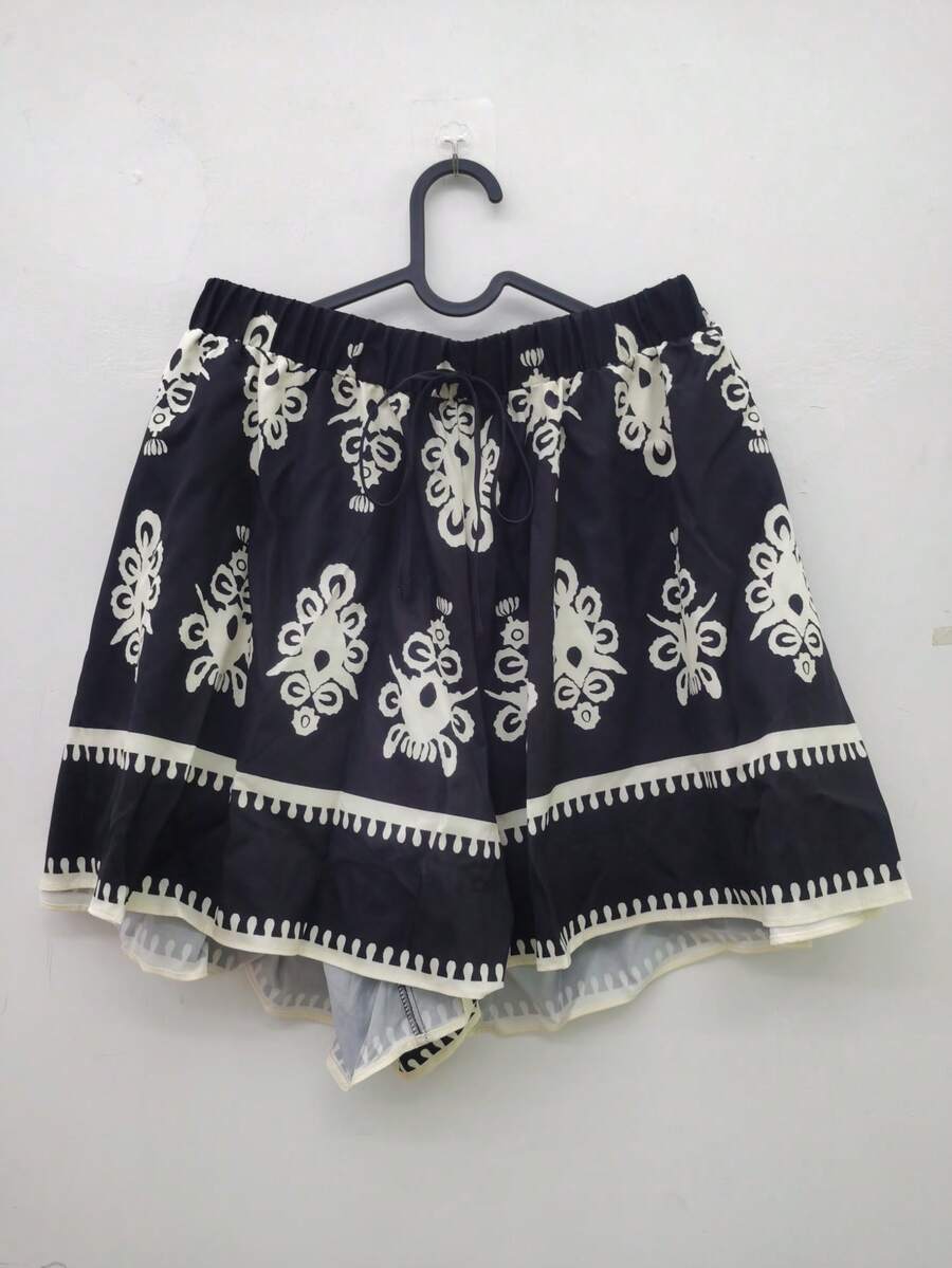 大码女式印花松紧腰抽绳休闲短裤，适合日常外出、居家休闲、通勤、朋友聚会、办公室、度假和节日穿着