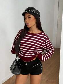 بلوزة كروب بأكمام فانوس وياقة طاقم، بتصميم عصري من النمط Y2K، بلون أحمر مع تصميم شريطي ملون، مناسبة لمناسبات عيد الحب، عيد الميلاد، وحفلات رأس السنة