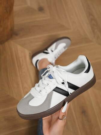 1. Herrskor med mjuk sula i retrostil, lätta atletiska sneakers med snörning och rund tå för kvinnor, lämpliga för alla årstider