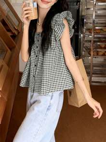 2025春夏时尚日常休闲通勤可爱风单排扣荷叶边格子女式衬衫，适合日常穿着、圣诞节、新年等场合。