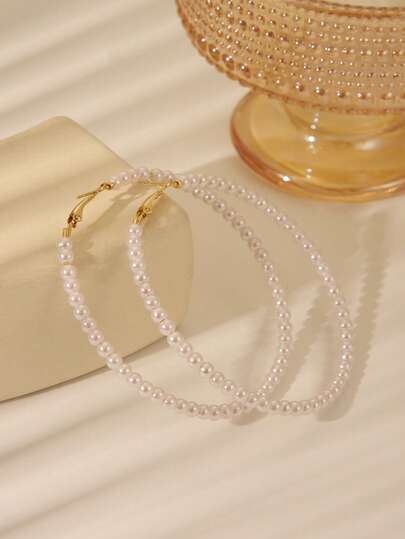  1 对时尚简约仿珍珠圈形耳环，优雅的女士配饰，适合日常佩戴、节日、度假、约会或作为礼物（附模特佩戴照片）