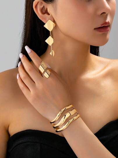 Set de 4 piezas de accesorios de joyería con baño de oro brillante y brilloso, incluyendo pulsera, aretes y anillo, adecuado para uso diario de mujeres