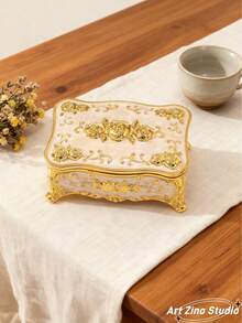 Hộp đựng trang sức bằng hợp kim kẽm kiểu dáng cổ điển Châu Âu của Art Zino Studio | Hoa hồng 3D dập nổi, có các màu: Trắng bạc, Trắng vàng, Xanh nhạt bạc, Hồng nhạt bạc, hình chữ nhật bo tròn với chân đế tinh tế, họa tiết hoa văn trang nhã, dễ dàng cất giữ nhẫn, bông tai và các đồ trang sức nhỏ khác, thích hợp trang trí bàn trang điểm, làm quà tặng Ngày Valentine/Sinh nhật/Ngày của Mẹ, thiết thực và phong cách cho mọi mùa, trang trí phòng. - Nhiều màu - Xem 12