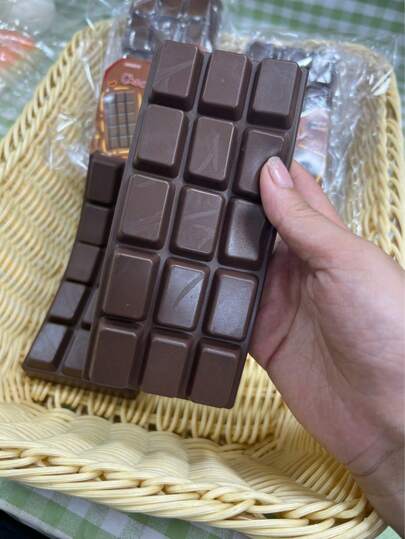 A Chocolate-Flavored Prank Toy, A Chocolate-Shaped Ornament That Can Also Be Used As A Desktop Decoration, Photo Prop, And An Ideal Gift For Easter, Holiday Parties, And Birthdays. It's Perfect For Hobbyists, Collectors, Party Supplies, Creative Toys For Teenagers, Stress-Relieving Toys For Teenagers, Holiday Gifts, Birthday Gifts, And New Year's Gifts. A Great Ramadan Gift, Ideal For Boys And Girls Aged 14 And Up.