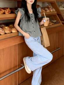 2025春夏时尚日常休闲通勤可爱风单排扣荷叶边格子女式衬衫，适合日常穿着、圣诞节、新年等场合。